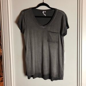 Grey wash pocket tee